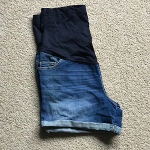 Full panel maternity jean shorts.